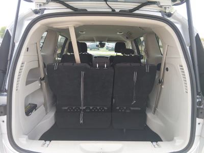 2023 Chrysler Voyager — photo 11 view