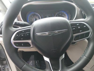 2023 Chrysler Voyager — photo 12 view