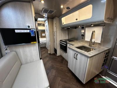 2026 Airstream International - Photo 14