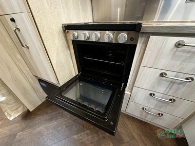 2026 Airstream International - Photo 20
