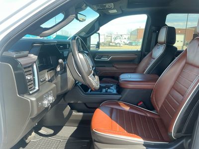 2025 GMC Sierra 3500HD — photo 9 view