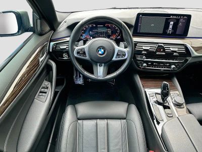 2023 BMW 5 Series — photo 18 view