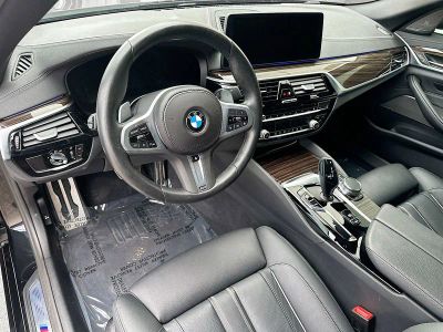 2023 BMW 5 Series — photo 9 view