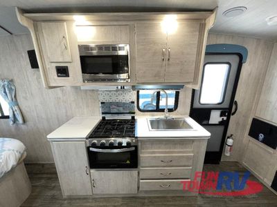 2025 Gulf Stream RV Vintage Yellowstone - Photo 13