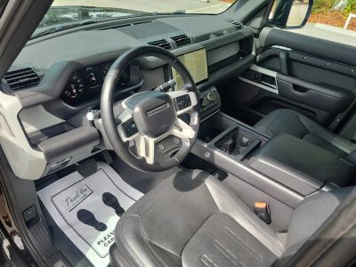 2022 Land Rover Defender — photo 18 view