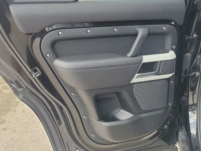 2022 Land Rover Defender — photo 8 view