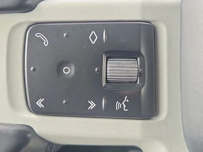 2022 Land Rover Defender — photo 23 view