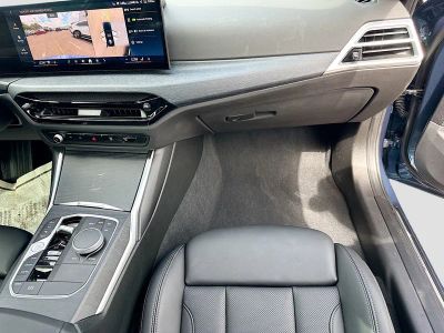 2025 BMW 3 Series — photo 18 view