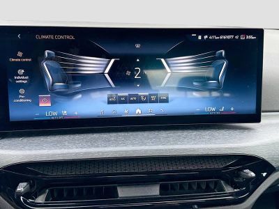 2025 BMW 3 Series — photo 33 view