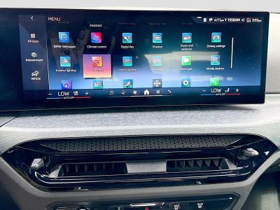 2025 BMW 3 Series — photo 30 view