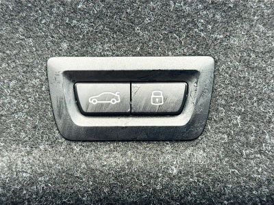 2025 BMW 3 Series — photo 13 view