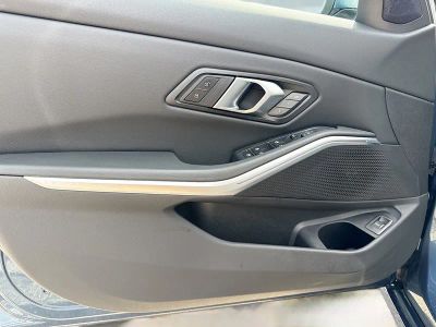 2025 BMW 3 Series — photo 22 view