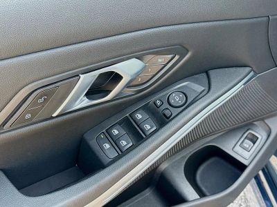 2025 BMW 3 Series — photo 23 view