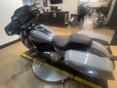 2025 Harley-Davidson FLHX - Street Glide — interior view