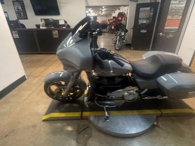 2025 Harley-Davidson FLHX - Street Glide — photo 8 view