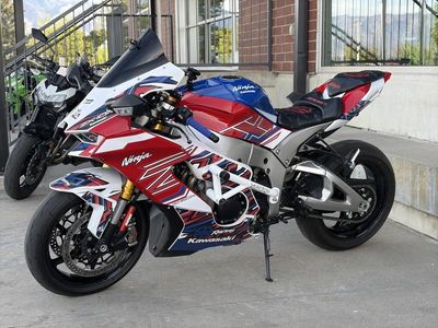 2024 Kawasaki Ninja ZX-10R - Photo 2