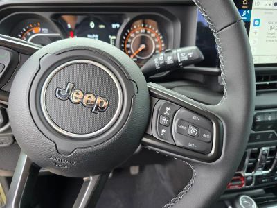 2025 Jeep Wrangler — photo 19 view