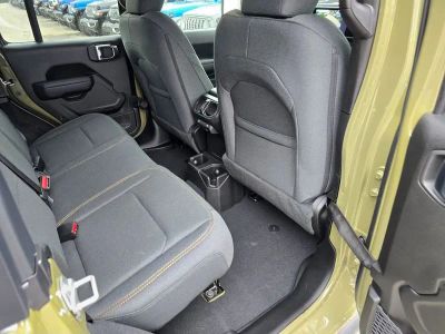 2025 Jeep Wrangler — photo 30 view