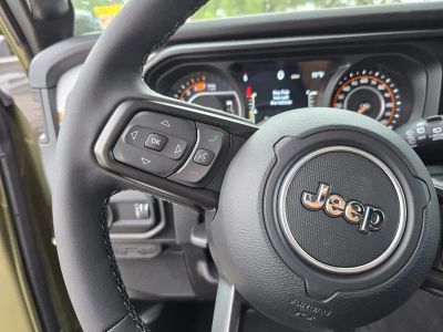 2025 Jeep Wrangler — photo 18 view