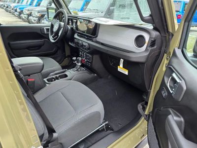 2025 Jeep Wrangler — photo 29 view