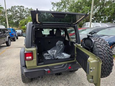 2025 Jeep Wrangler — photo 34 view