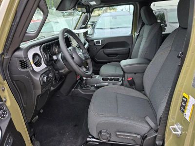 2025 Jeep Wrangler — photo 16 view
