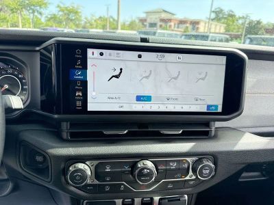 2026 Jeep Wrangler — photo 20 view