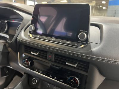 2023 Nissan Rogue — photo 11 view