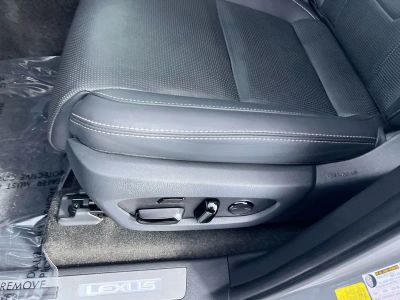 2024 Lexus GX — photo 13 view