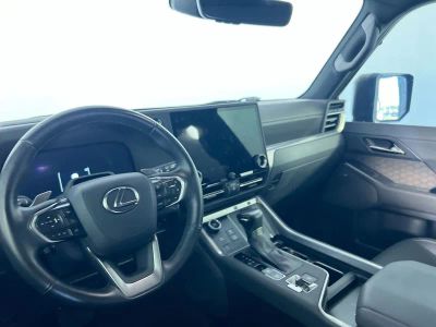 2024 Lexus GX — photo 28 view