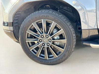 2024 Lexus GX — photo 43 view