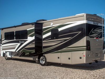 2026 Fleetwood Bounder - Photo 2