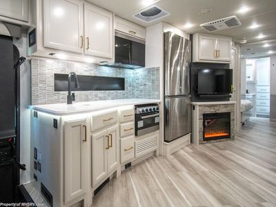 2026 Fleetwood Bounder - Photo 15