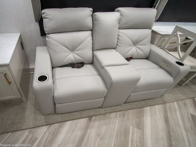 2026 Fleetwood Bounder - Photo 11