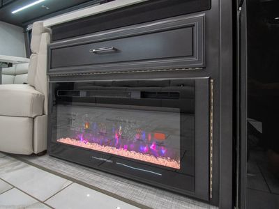 2026 Fleetwood Discovery LXE - Photo 13