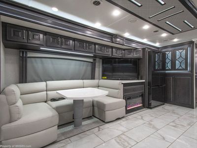 2026 Fleetwood Discovery LXE - Photo 8