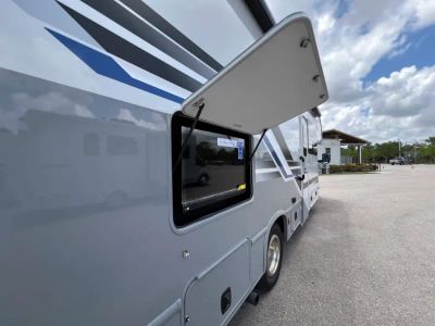 2027 Thor Motor Coach QUANTUM — photo 23 view