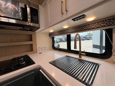 2027 Thor Motor Coach QUANTUM — photo 11 view