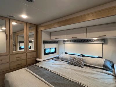 2027 Thor Motor Coach QUANTUM — photo 17 view