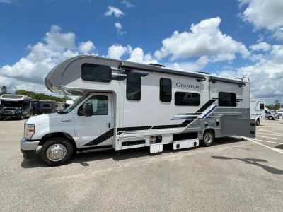 2027 Thor Motor Coach QUANTUM — photo 25 view
