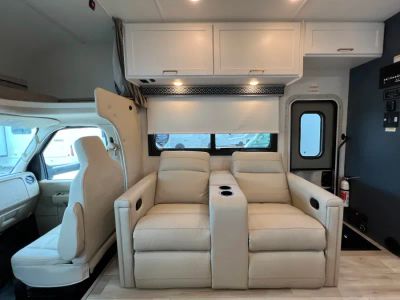 2027 Thor Motor Coach QUANTUM — photo 14 view