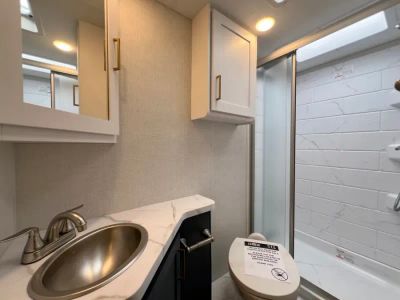 2027 Thor Motor Coach QUANTUM — photo 18 view