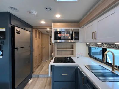 2027 Thor Motor Coach QUANTUM — photo 12 view