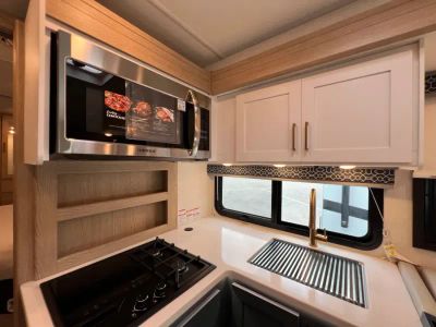2027 Thor Motor Coach QUANTUM — photo 10 view