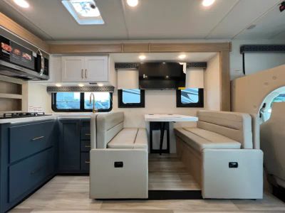 2027 Thor Motor Coach QUANTUM — photo 7 view