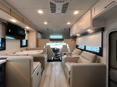 2027 Thor Motor Coach QUANTUM — rear three-quarter view