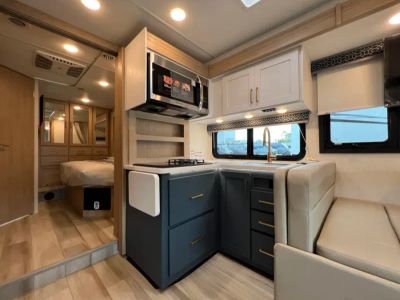 2027 Thor Motor Coach QUANTUM — photo 8 view