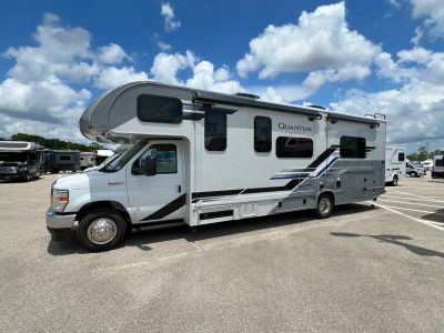 2027 Thor Motor Coach QUANTUM — photo 24 view