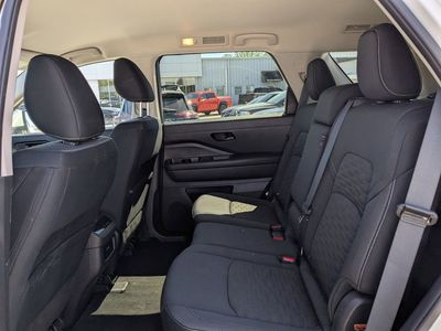 2025 Nissan Pathfinder - Photo 12