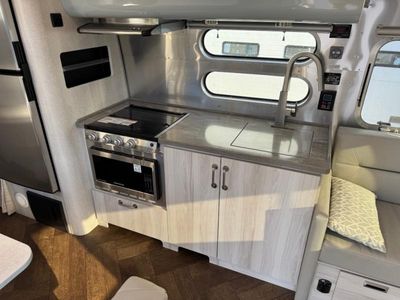 2023 Airstream International - Photo 10